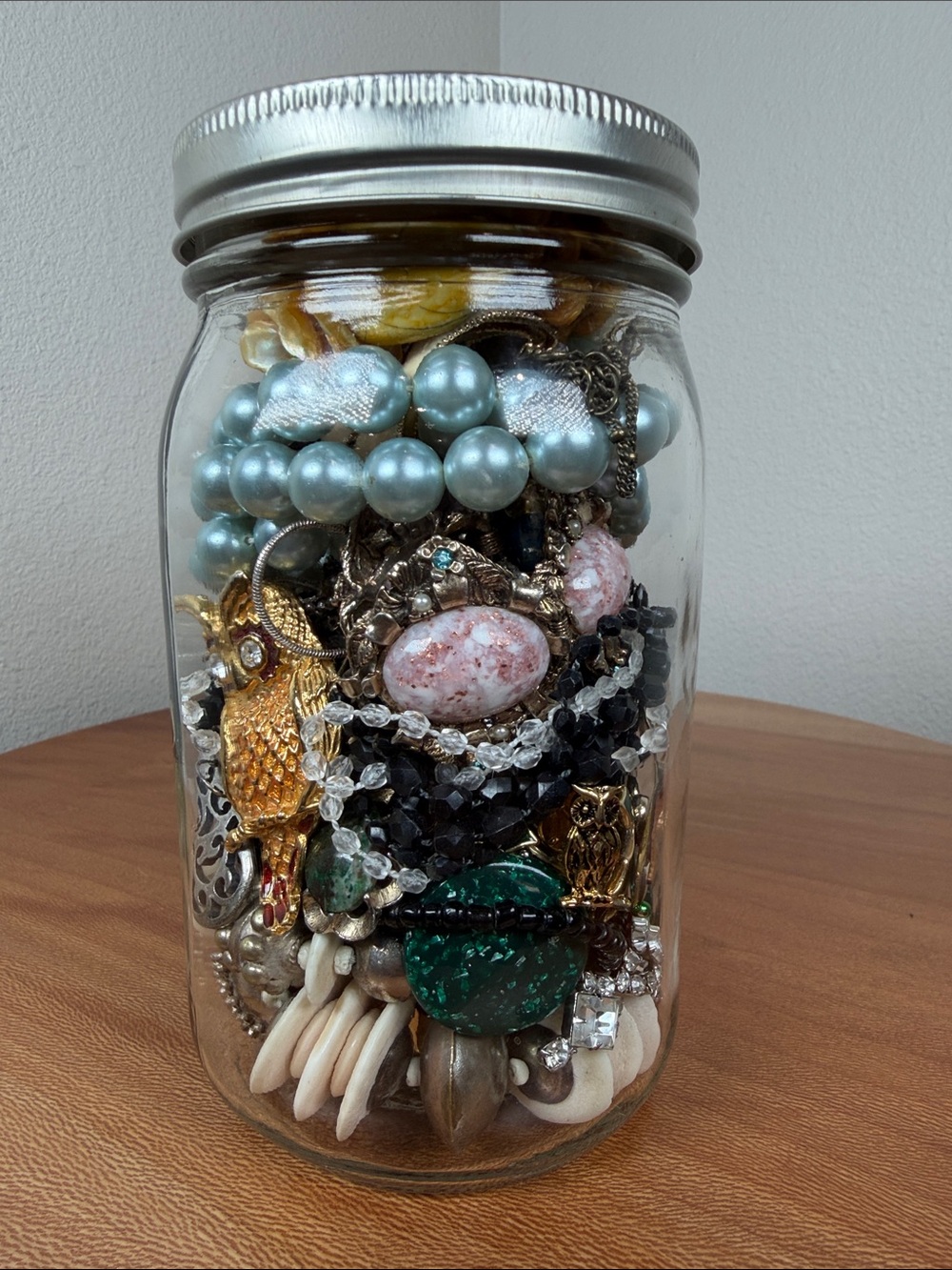 Miscellaneous VTG Costume Jewelry Jar Brooches Earrings Necklaces Rings - Picture 4 of 9